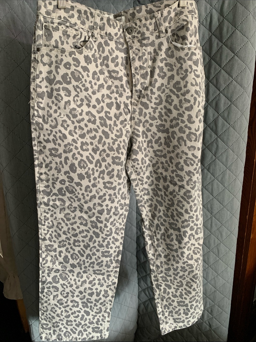#514 Kensie Men's Gray Leopard Print Straight Jeans